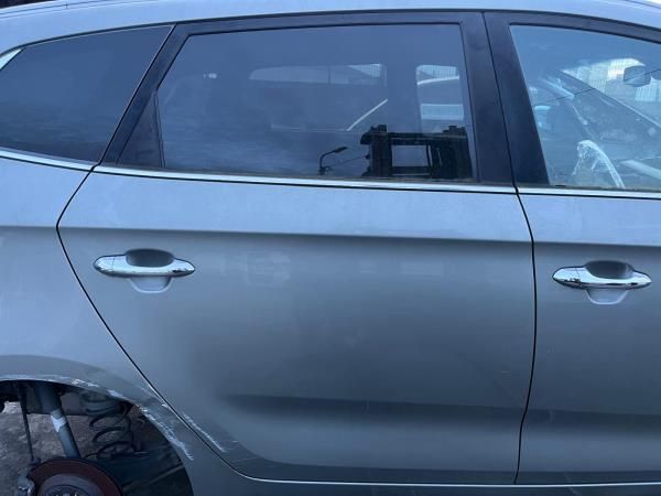 Porta trás direita KIA Carens IV