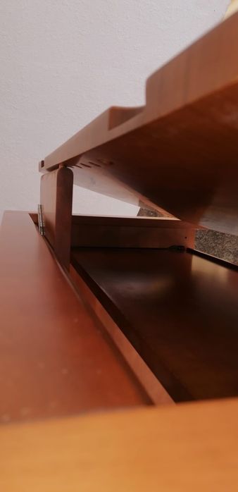 Secretária em madeira cerejeira