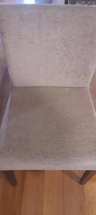 Cadeiras de sala de jantar cor bege