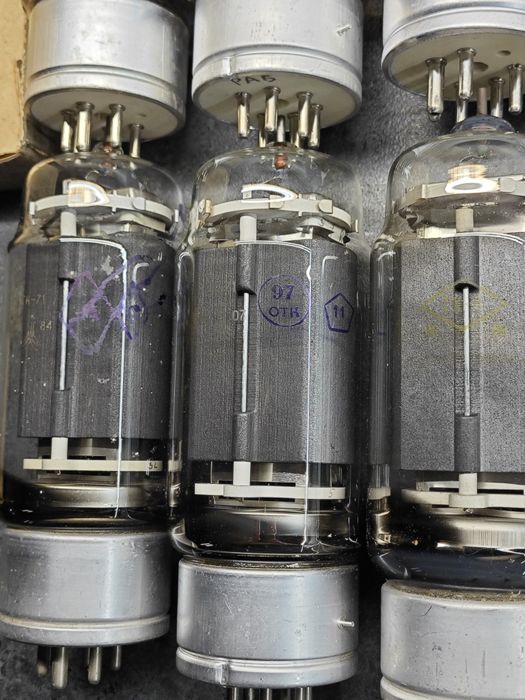 Генераторный пентод ГК-71, радиолампа, радиодетали