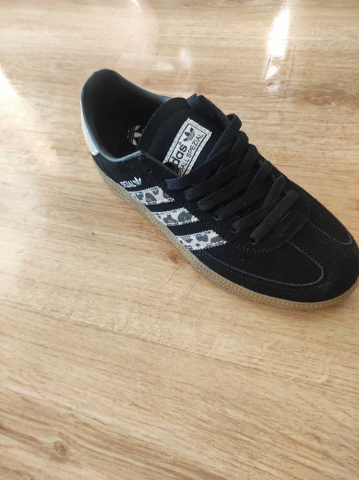 Sapatilhas adidas novas