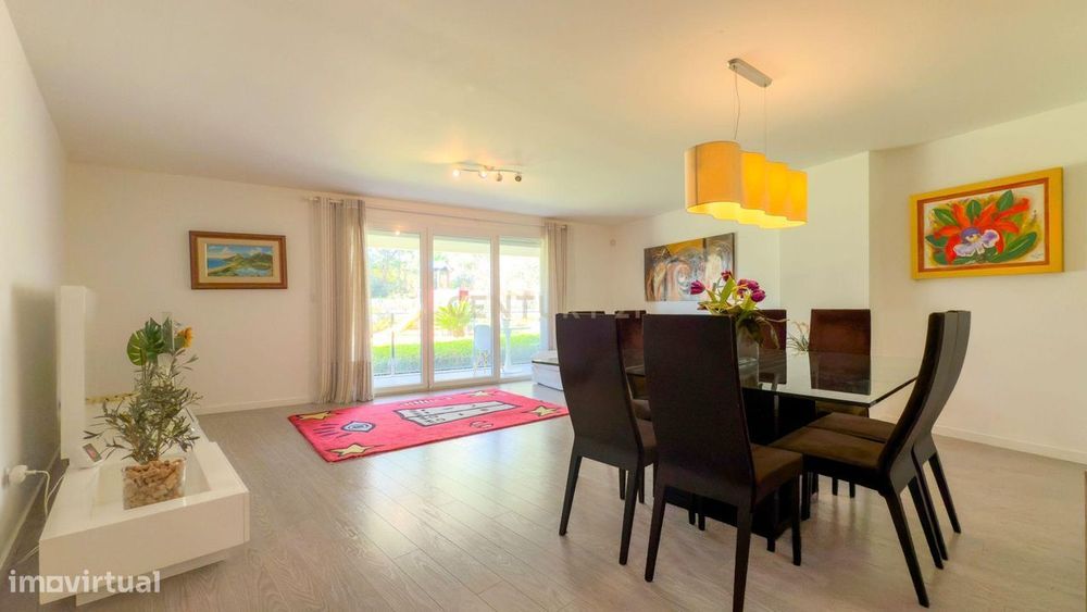 Luxuoso Apartamento T3 com 3 suítes e garagem box de Luxo no Condomíni