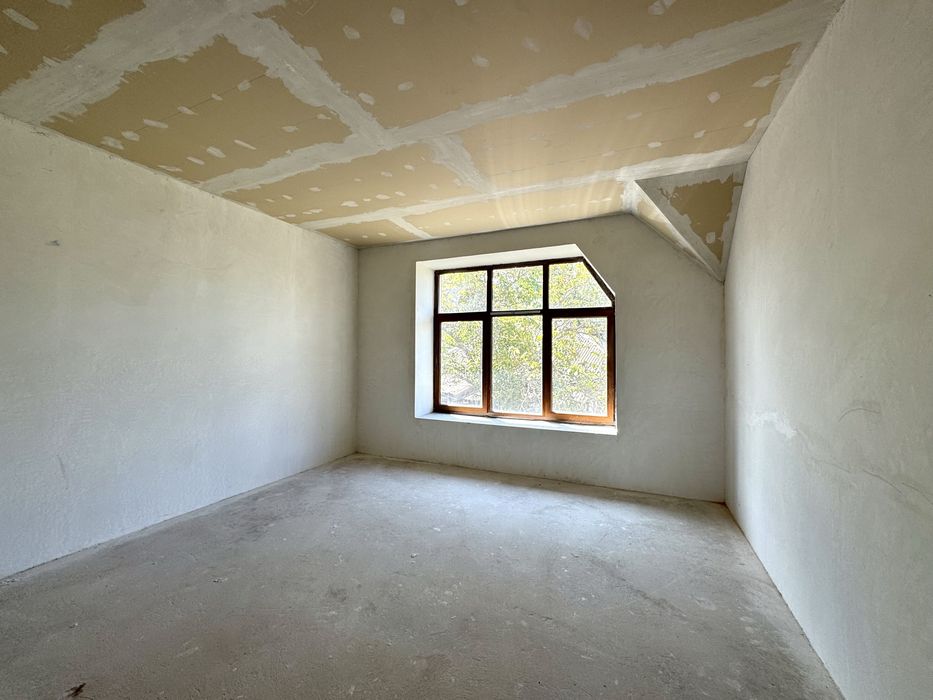 Продажа фасадного коттеджа под коммерческую деятельность в центре