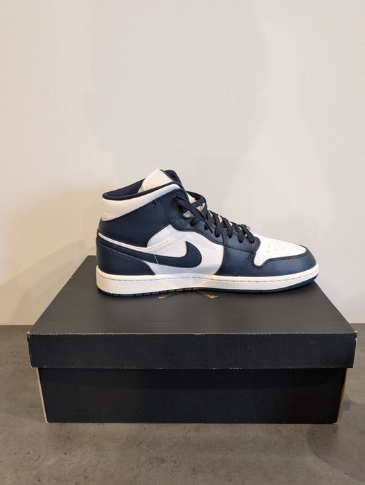 Air Jordan 1 MID Obsydian