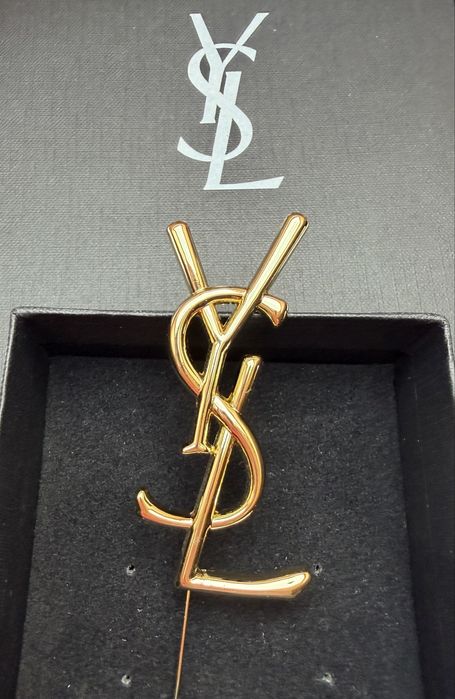 Broszka połysk logo