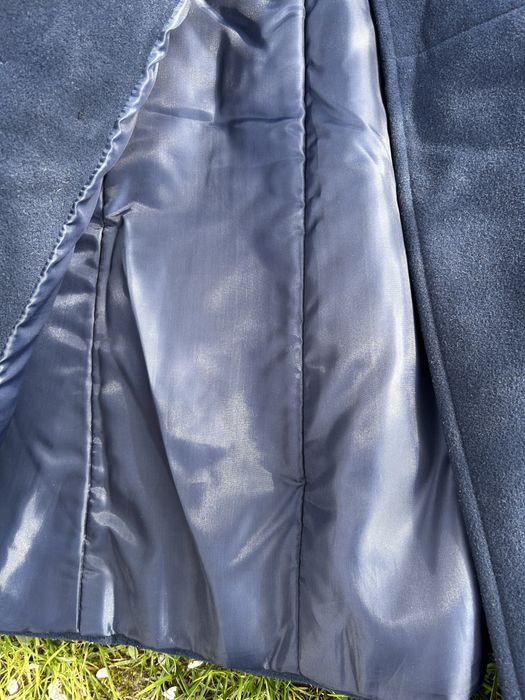 Śliczny płaszcz granatowy