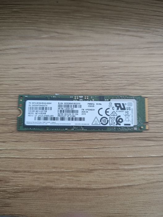 SSD Samsung PM981a 256GB NVMe M.2 SSD (модель MZ-VLB256B).