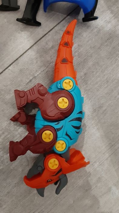 Zestaw konstrukcyjny do skręcenia AUTO I DINOZAUR