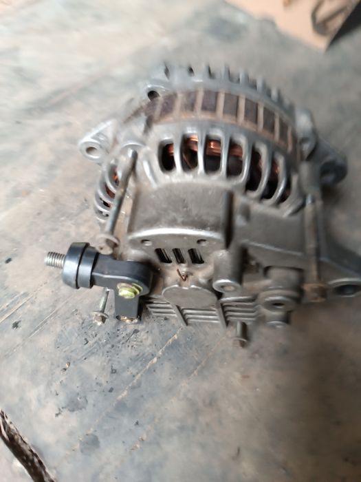 Генератор Nissan Maxima A32, б/у