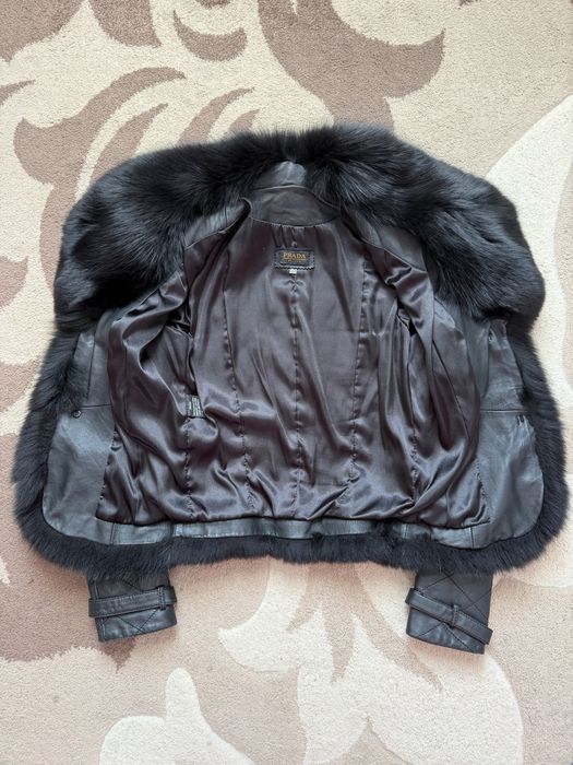 Продам шкіряну куртку Prada з натуральним песцем
