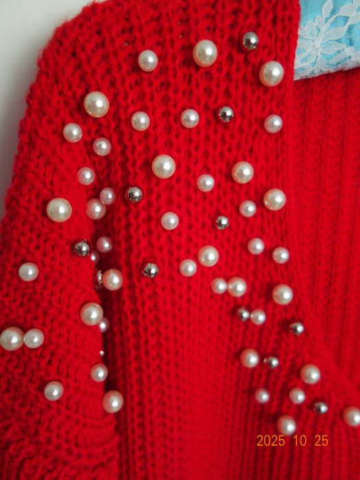 NOWY Czerwony sweter z perełkami rozm.40/42 L/XL