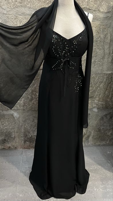 Vestido de alta costura com encharpe (feito à mão)
