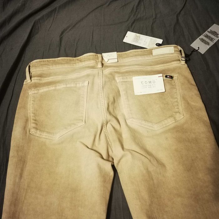 Beżowe spodnie Tommy Hilfiger damskie