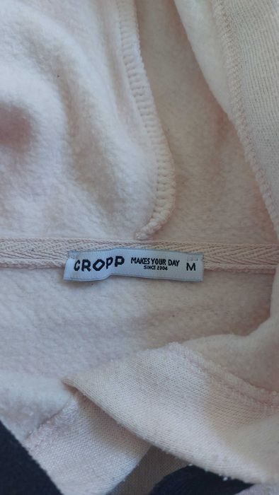 Cropp różowa bluza z czarnymi wstążkami