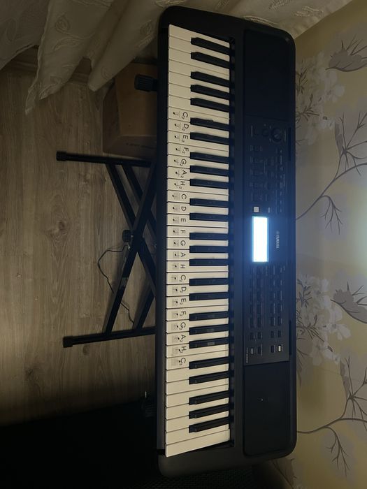 Keyboard yamaha psr e383