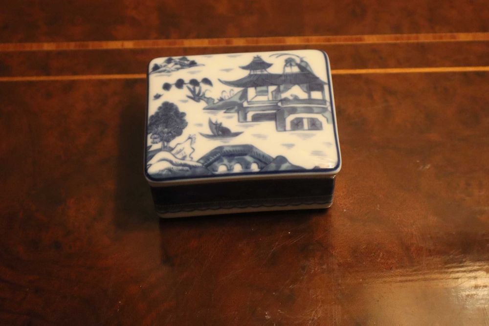 Caixa  "Cantão"-porcelana da Fábrica da Vista Alegre -Mottahedeh