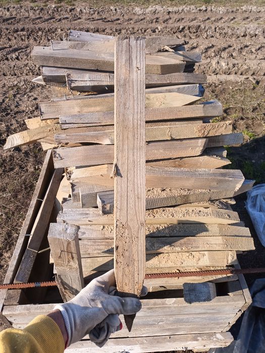 Słupki drewniane kołki szalunki