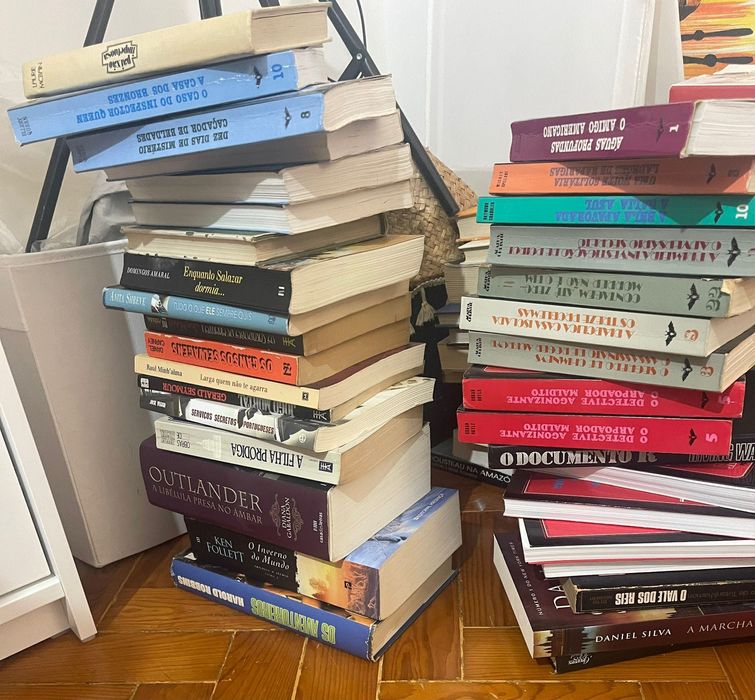 Vendo conjunto de livros de vários autores