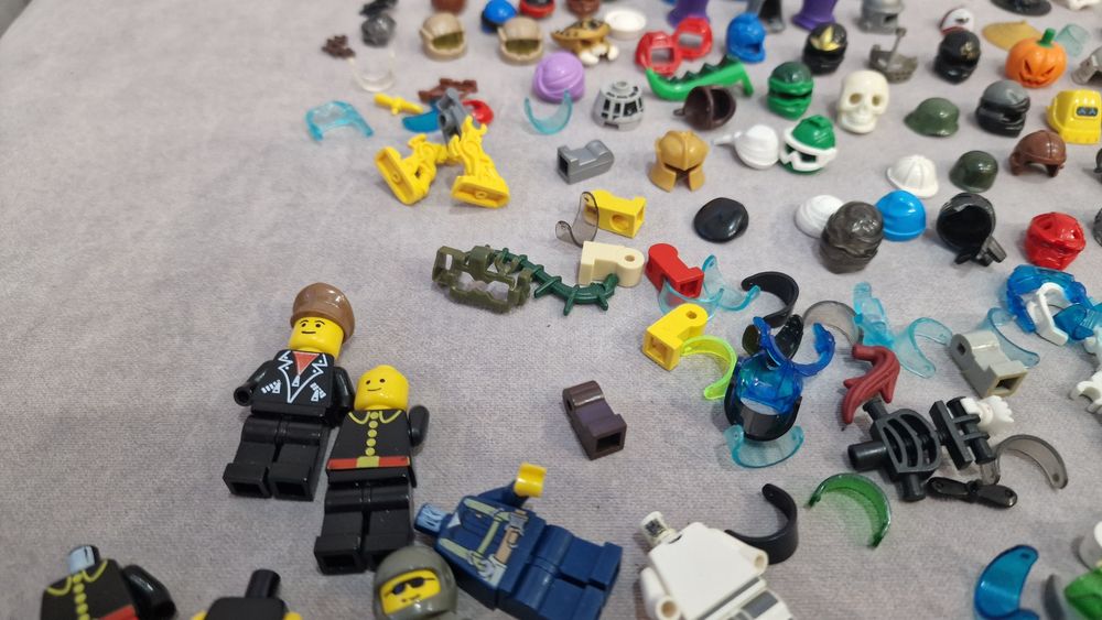 Lego czapki akcesoria ludziki całość