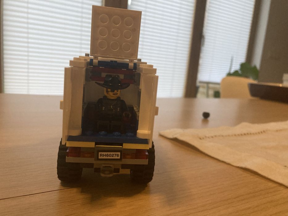 Lego City policyjny konwój więzienny 60276