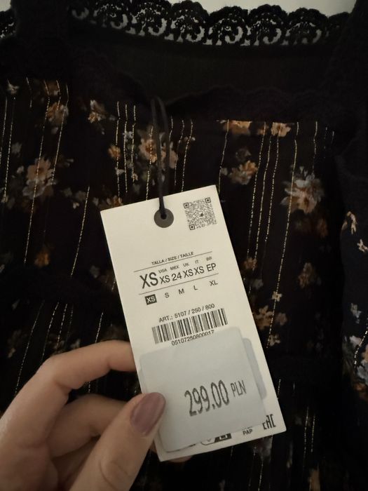 Sukienka w kwiaty Zara XS