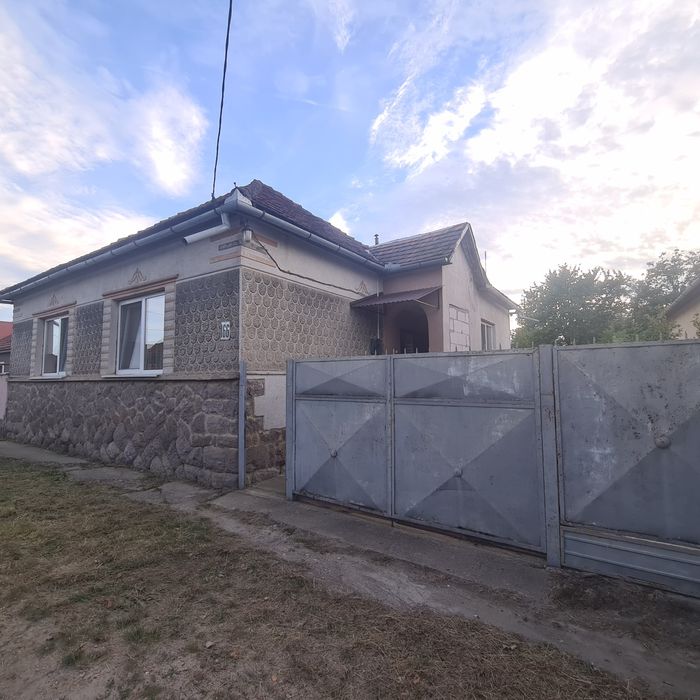 Продається чудовий сімейний будинок в м.Берегове.