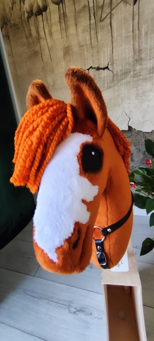 Hobby horse A4 z napierśnikiem, rudy