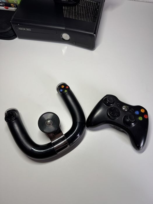 Konsola xbox 360 S + kinect + pad + kierownica + gry