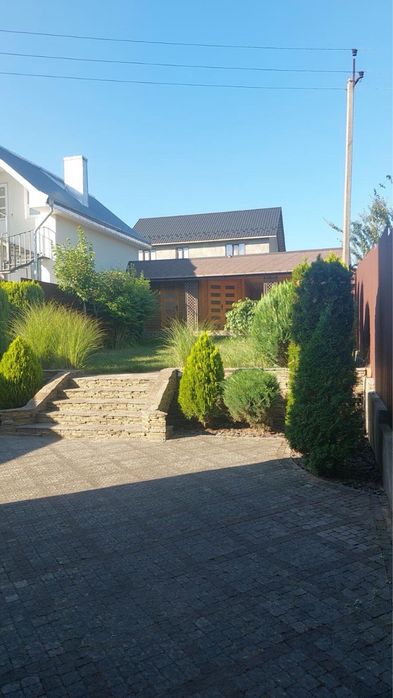 Продам 3х поверховий будинок з балконом і ділянкою на 5соток 137.2кв.м