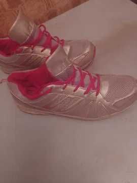 Кроссовки мужские почти даром