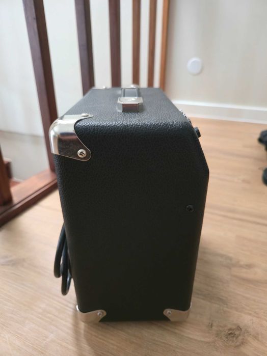 Amplificador Fender Frontman 10G & Fender Original Series 3m Daphne Blue