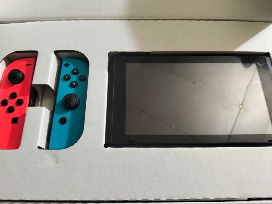 Nintendo Switch V1 Desbloqueada vendo ou troco aceito propostas
