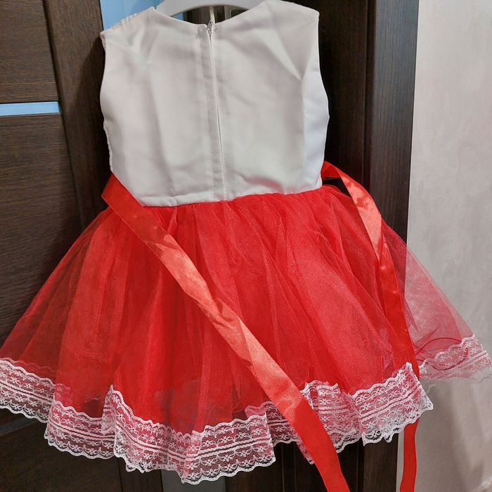 Святкова сукня для дівчинки на рік