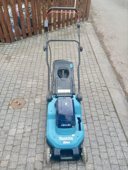 Kosiarka akumulatorowa Makita DLM382P2T 2x5.0Ah