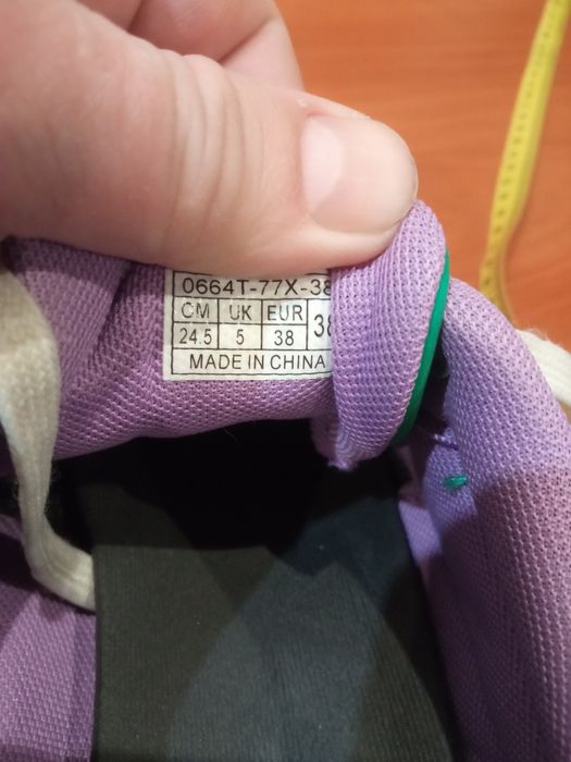 Продам женские оригнальные кроссовки Reserved. Лёгкие