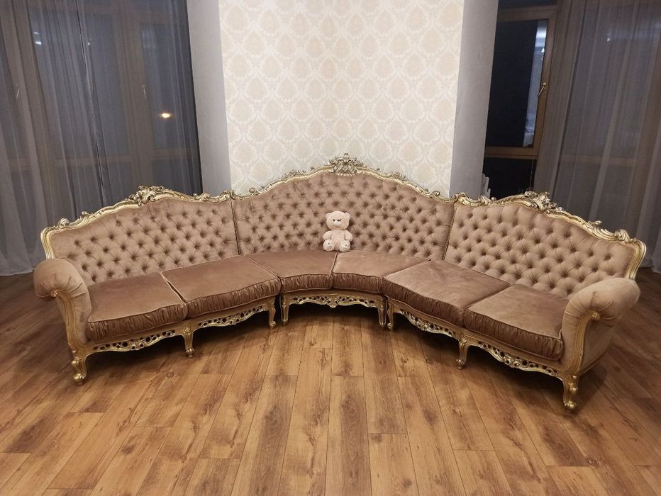 Кутовий диван у класичному стилі!