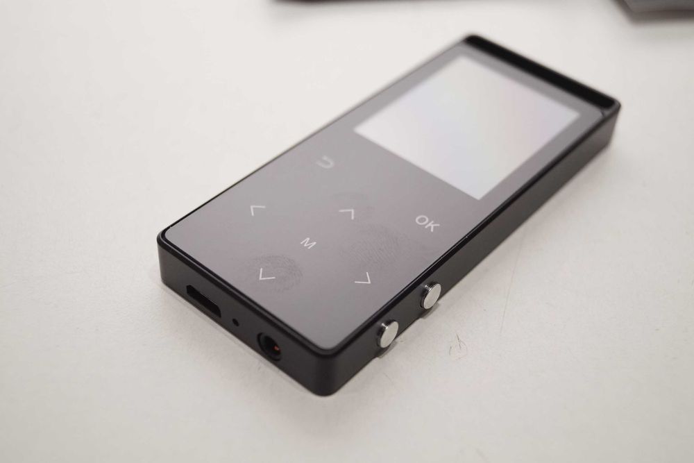 1763 Przenośny mini odtwarzacz MP3 MP4 MUSRUN 32GB bluetooth metalowy