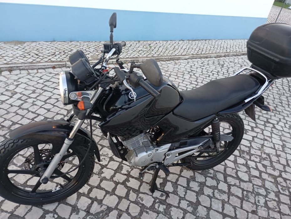 Vendo moto Yamaha usada em bom estado geral