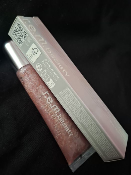 Błyszczyk powiększający usta by r.e.m.beauty