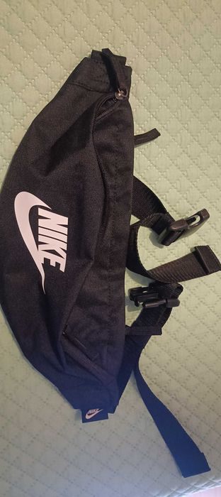 Bolsa cintura grande preta Nike