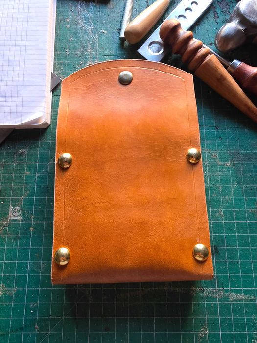 Bolsa cartas em madeira e couro personalizado