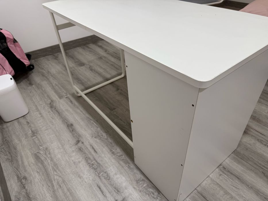 Secretária IKEA para desocupar