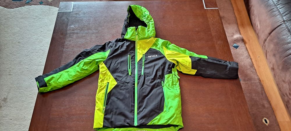 Kurtka narciarska Nevica rozmiar 122-128, wiek 7-8 lat.