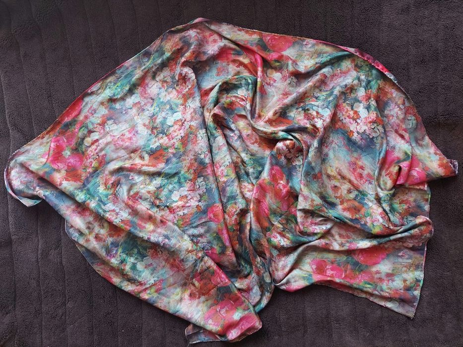 Шаль платок фірми Claude monet  gim renoir 

Великий шовковий шарф руч