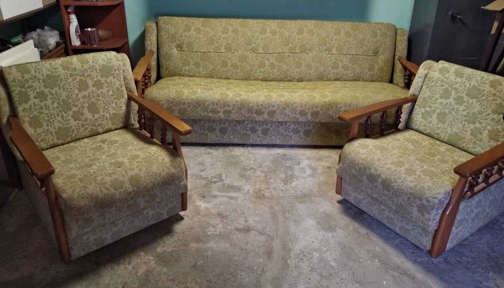 Диван двоспальний та два крісла