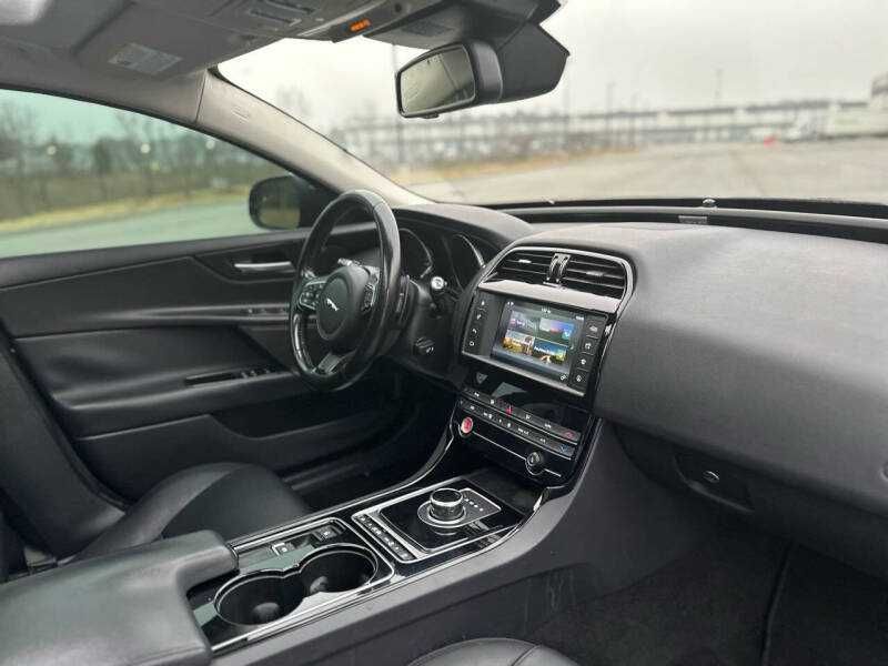 2017 Jaguar XE 2.0L