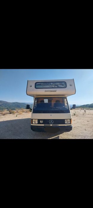 Vende-se autocaravana clássica Mercedes-Benz MB 100 com célula Eura Mobil, muito estimada e em excelente estado geral.