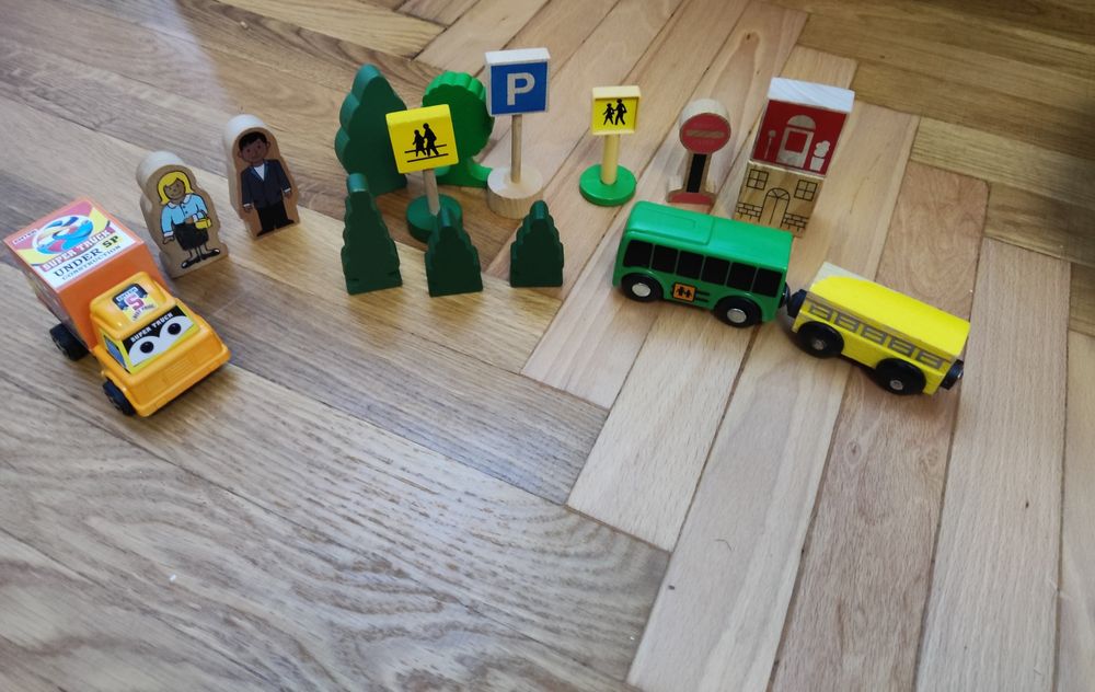 Дерев'яні  вагончики