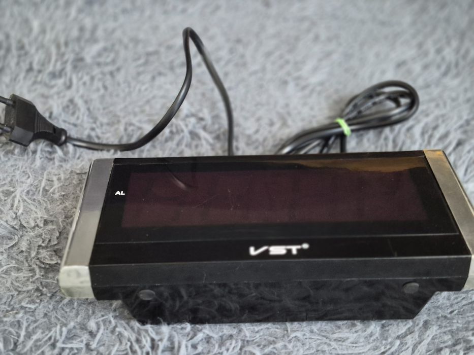 Zegarek led z budzikiem VST