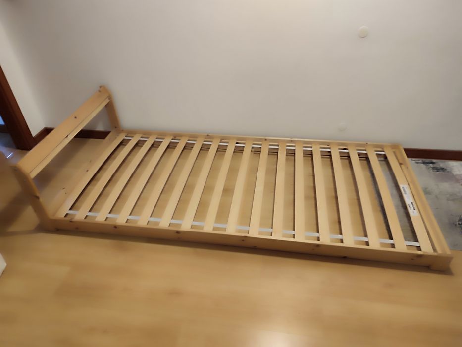 Cama com  Estrado e colchão